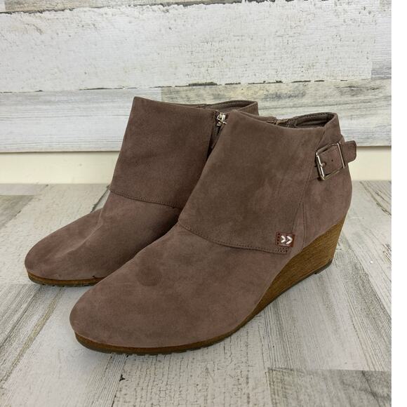 Dr Scholl's women's 10 tan faux suede wedge heel ankle boot buckle zip boho flap - Picture 1 of 8